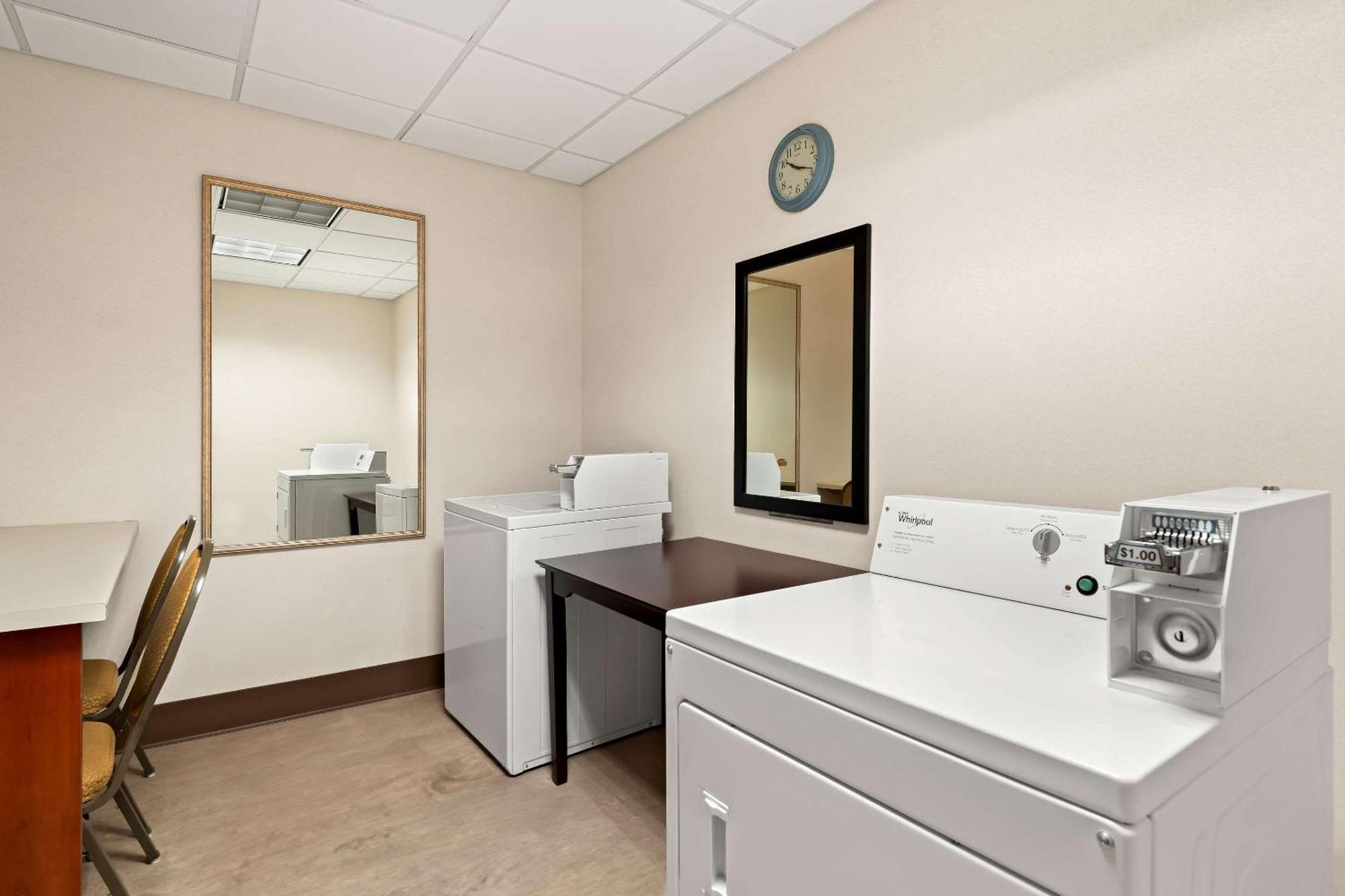 Comfort Inn & Suites Creswell Buitenkant foto