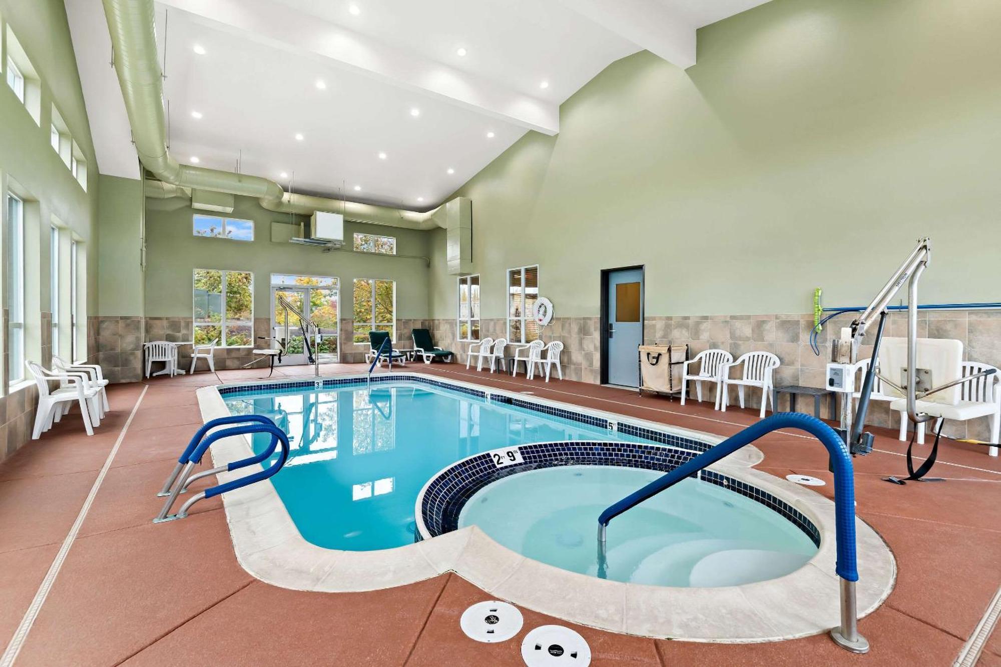 Comfort Inn & Suites Creswell Buitenkant foto