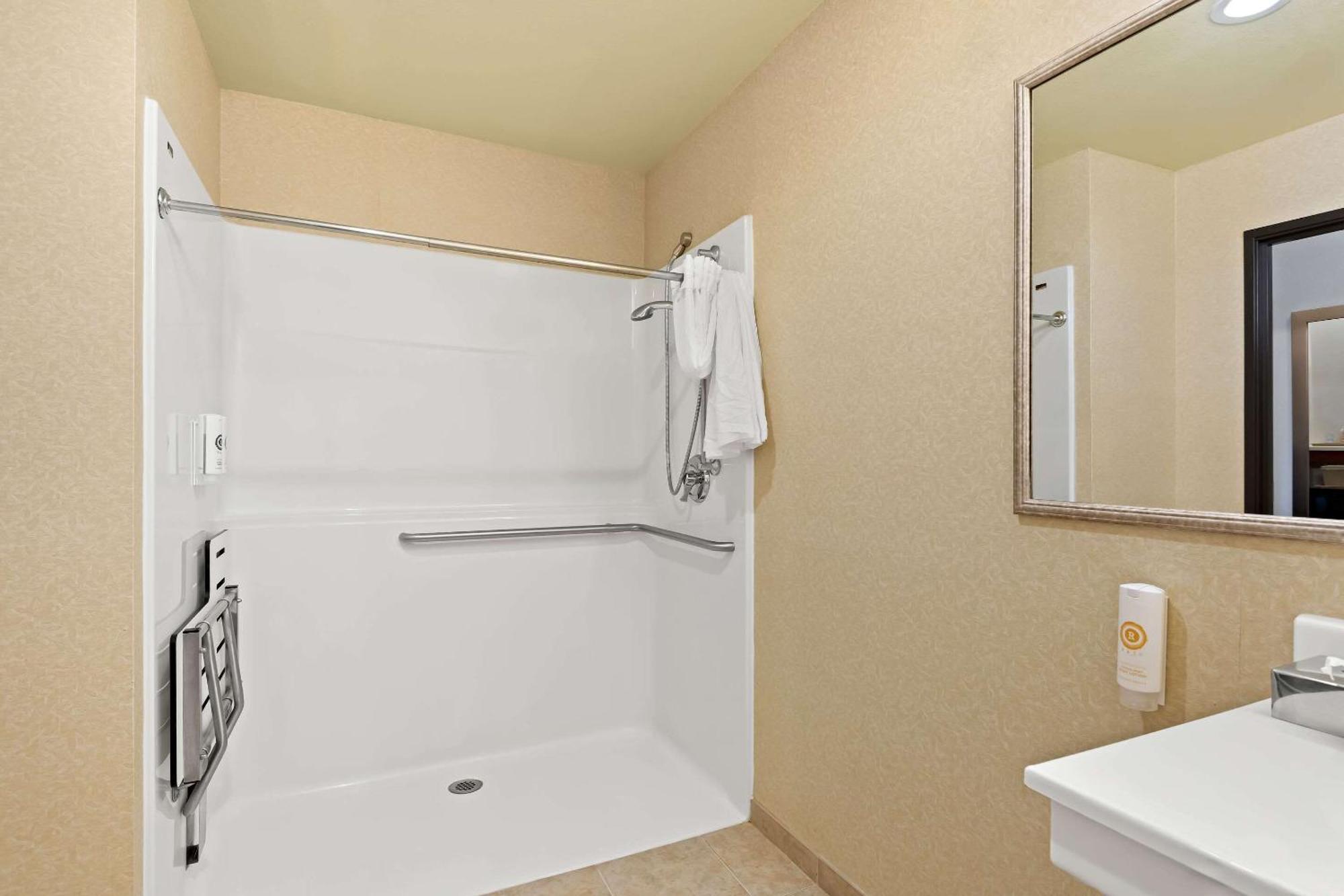 Comfort Inn & Suites Creswell Buitenkant foto