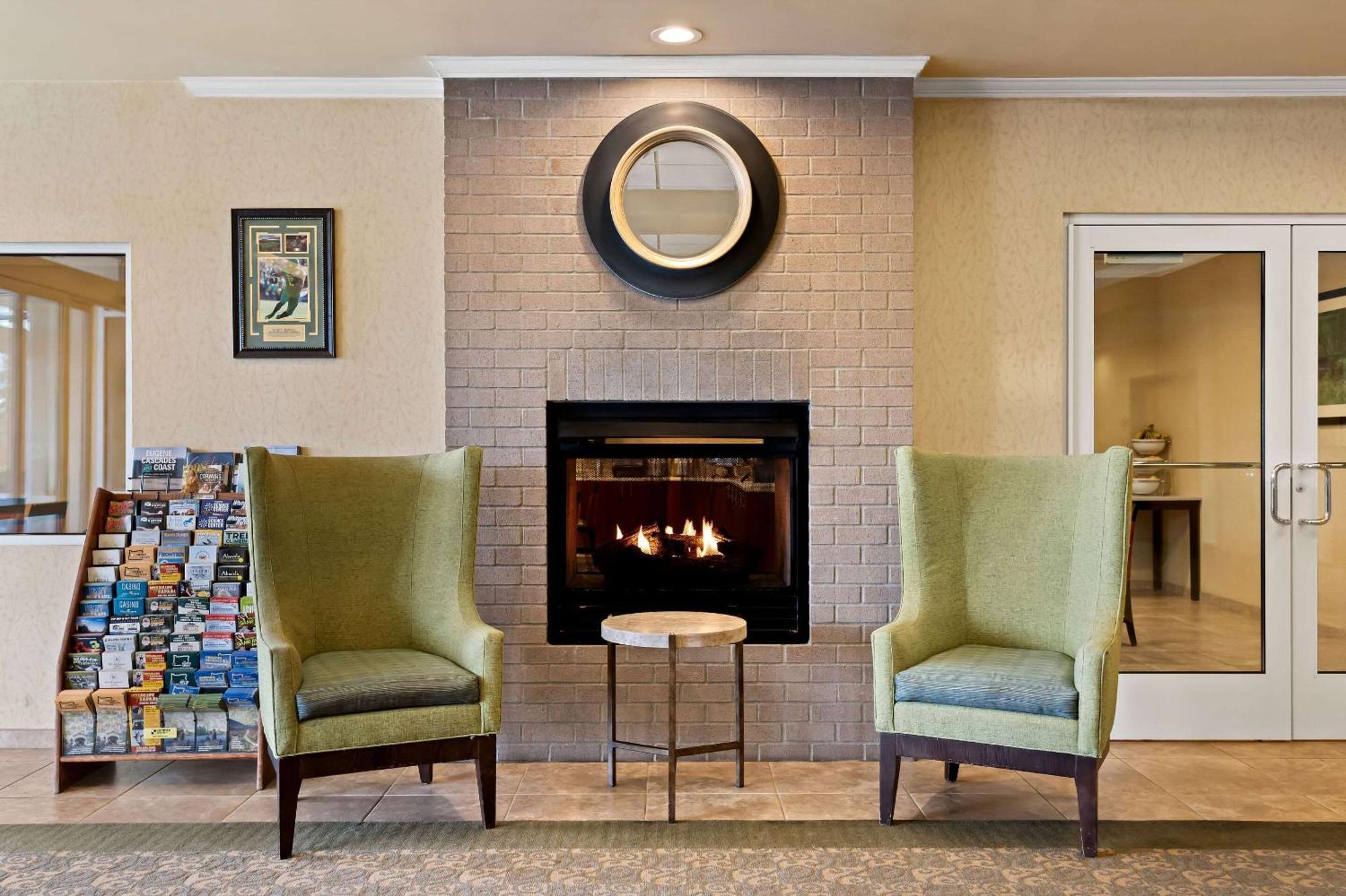Comfort Inn & Suites Creswell Buitenkant foto