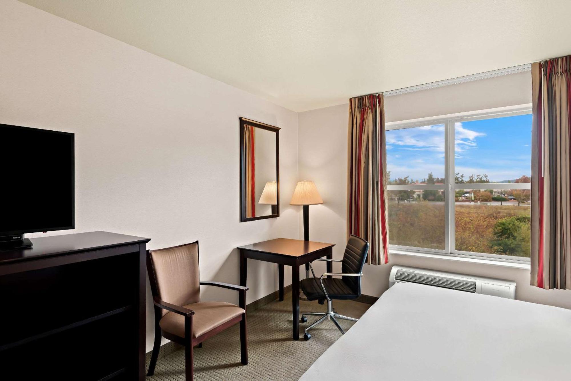 Comfort Inn & Suites Creswell Buitenkant foto